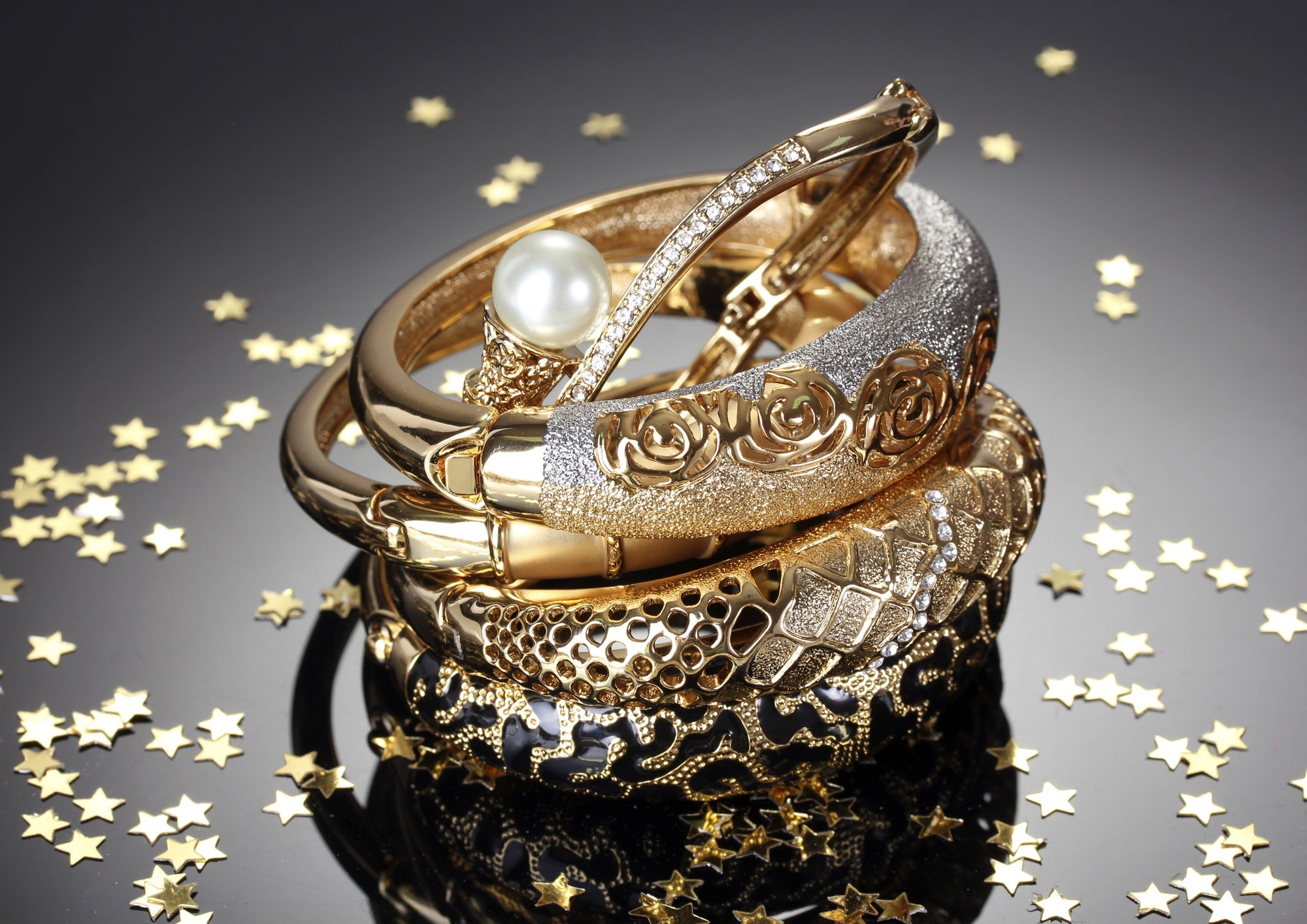 Basics on Wearing Jewelry in the Workplace