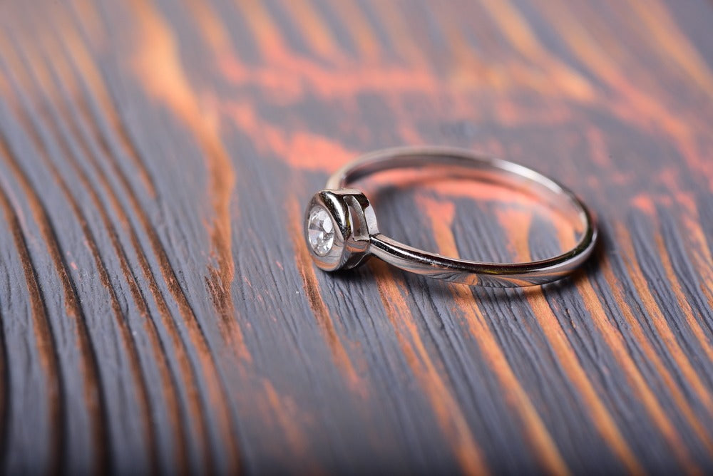 Positive Qualities of Bezel Engagement Ring Settings