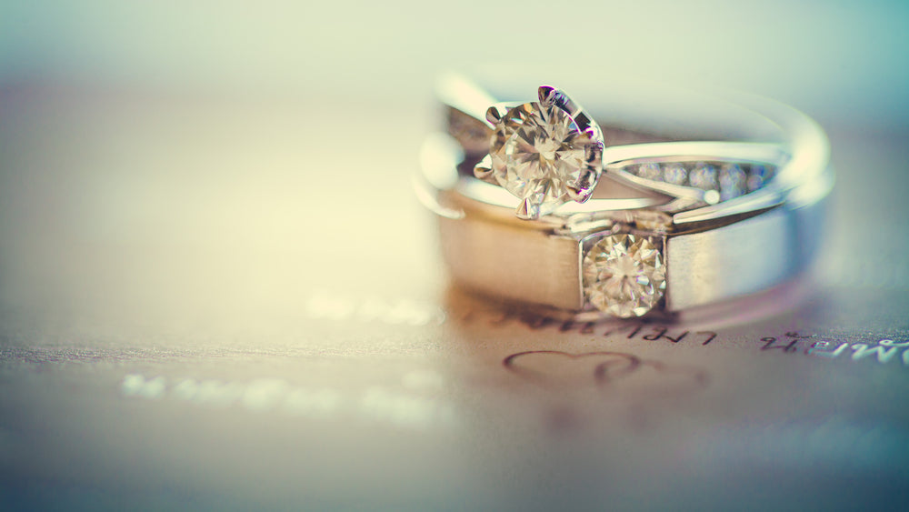 Themes for a Modern Engagement Ring Setup