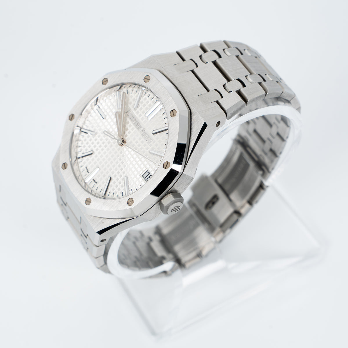 Circa 2021 Audemars Piguet Royal Oak 41mm Ref. 15500ST Silver Dial – Box & Papers