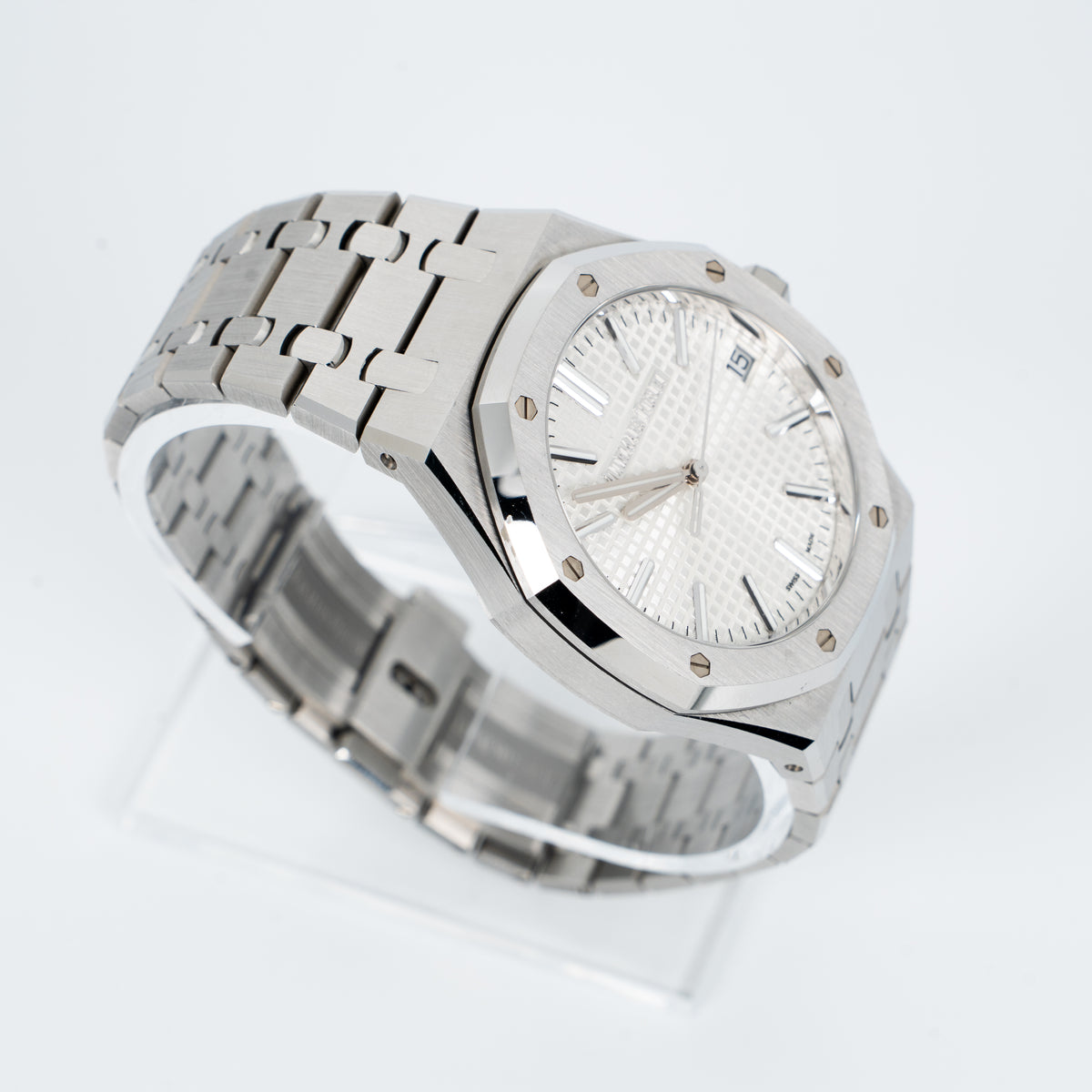 Circa 2021 Audemars Piguet Royal Oak 41mm Ref. 15500ST Silver Dial – Box & Papers